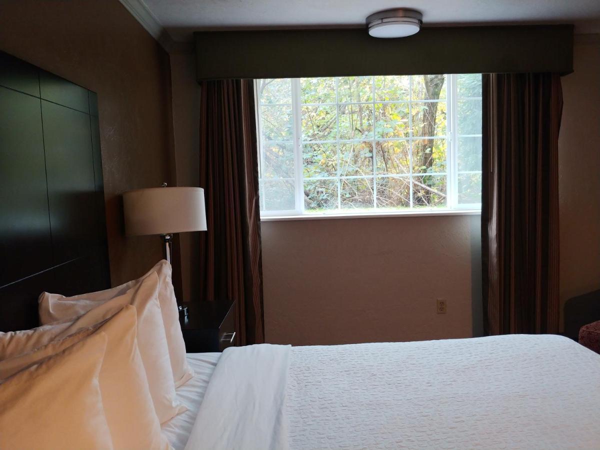 Best Western Plus Parkway Inn ويلسونفيل المظهر الخارجي الصورة