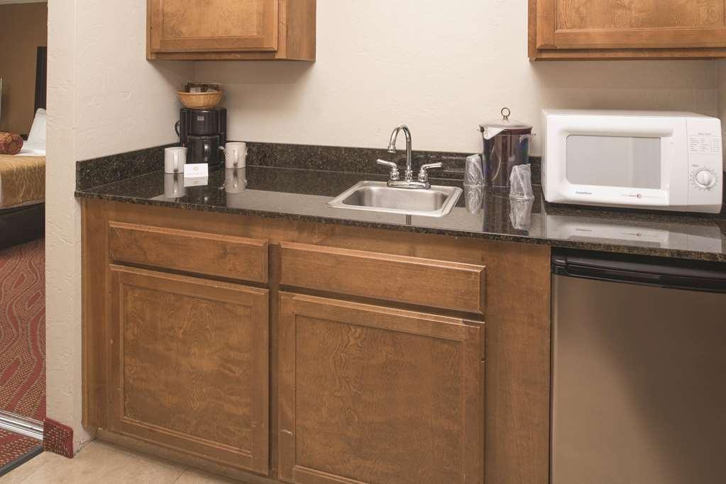 Best Western Plus Parkway Inn ويلسونفيل المظهر الخارجي الصورة