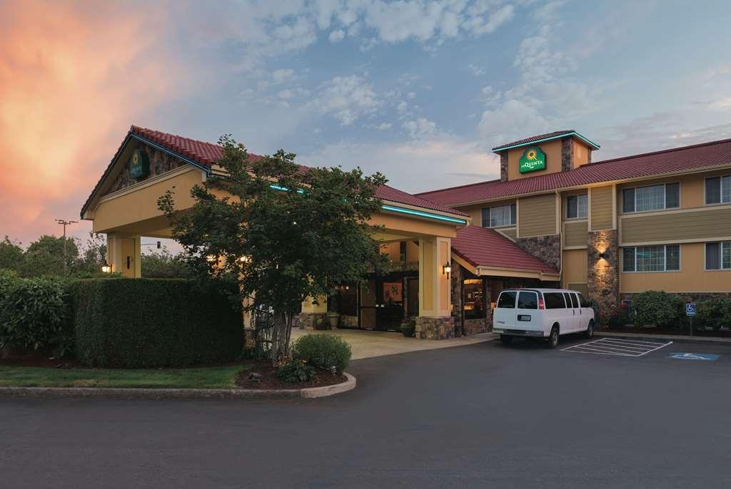Best Western Plus Parkway Inn ويلسونفيل المظهر الخارجي الصورة
