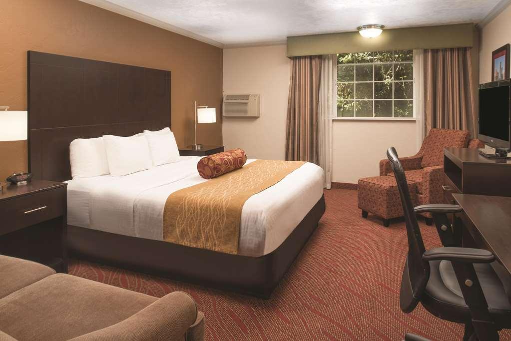 Best Western Plus Parkway Inn ويلسونفيل المظهر الخارجي الصورة