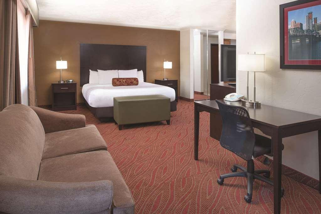 Best Western Plus Parkway Inn ويلسونفيل المظهر الخارجي الصورة