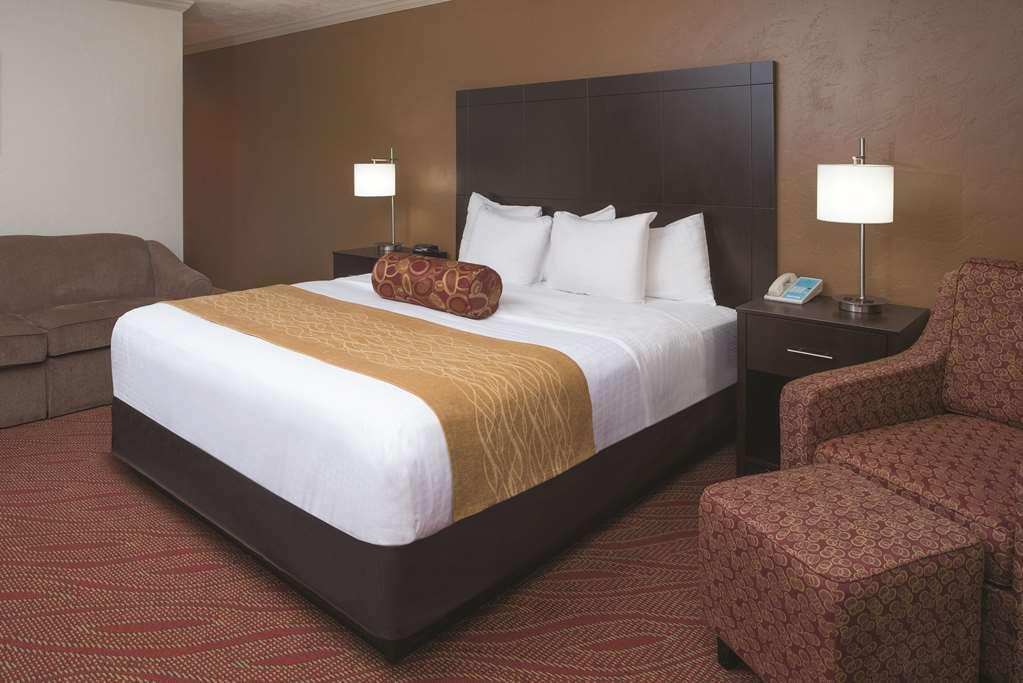 Best Western Plus Parkway Inn ويلسونفيل المظهر الخارجي الصورة
