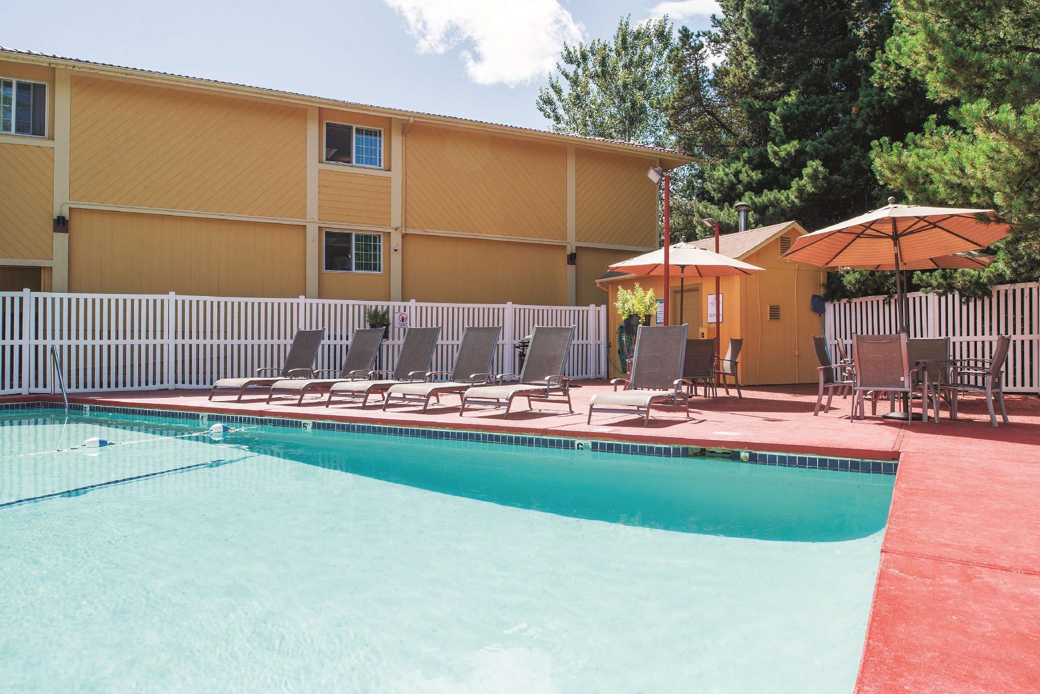 Best Western Plus Parkway Inn ويلسونفيل المظهر الخارجي الصورة